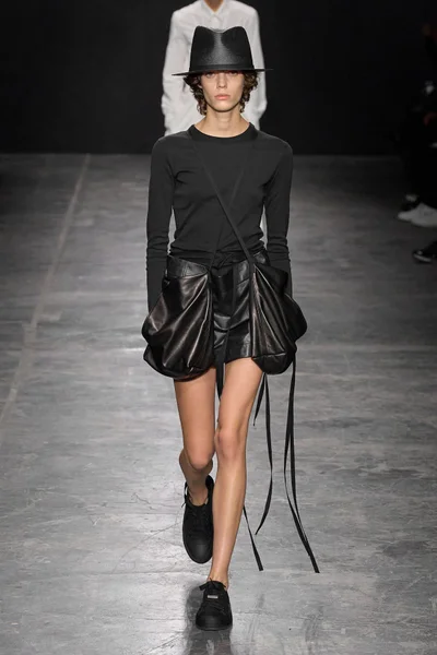 Look 18